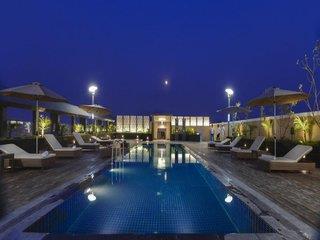 Crystal Sarovar Premiere