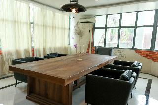 RoomQuest Hotel Sukhumvit 107