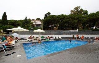 Summer Hotel